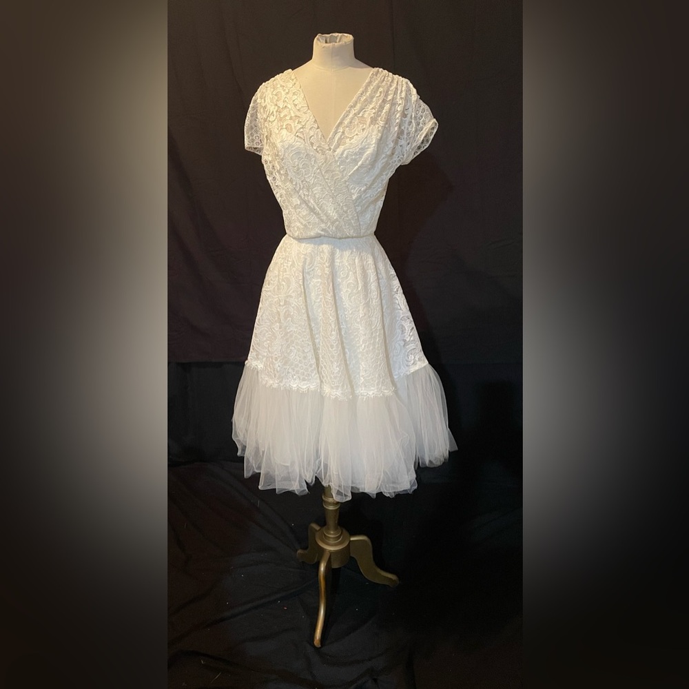 Designer Ivory A-Line V-Neck Wedding Dress 2 Piece Pas de Deux Size 2 NWOT